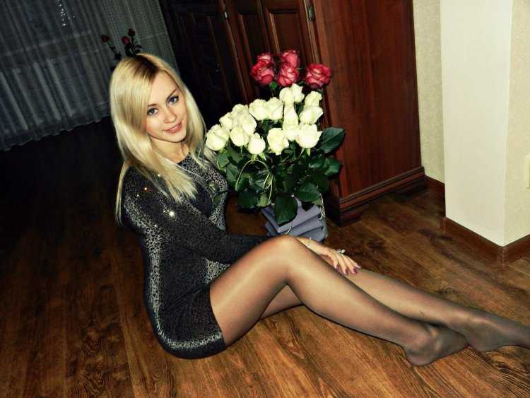 Домашние девушки в колготках