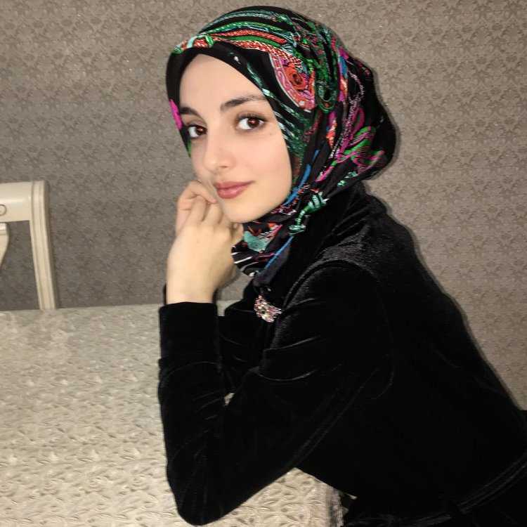 Салихат Касумова без платка