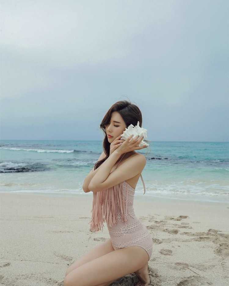 Hyun Sun бикини