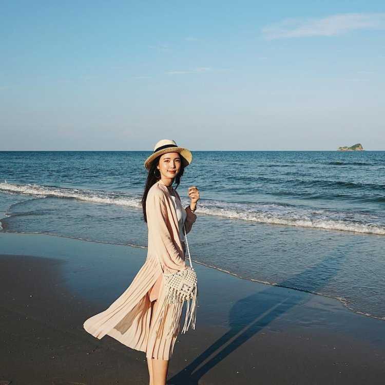 Девочка кореянка на море31