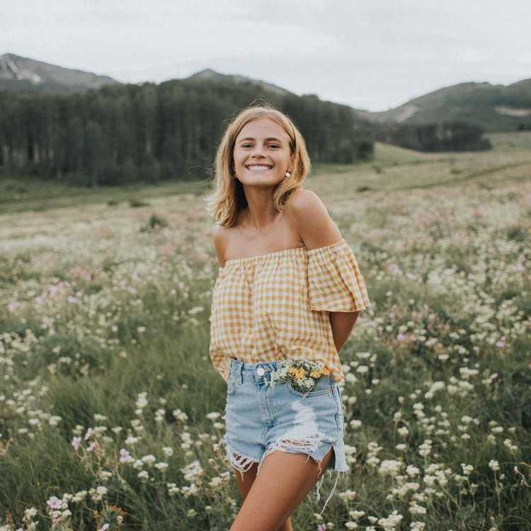 Куча девушек в бикини