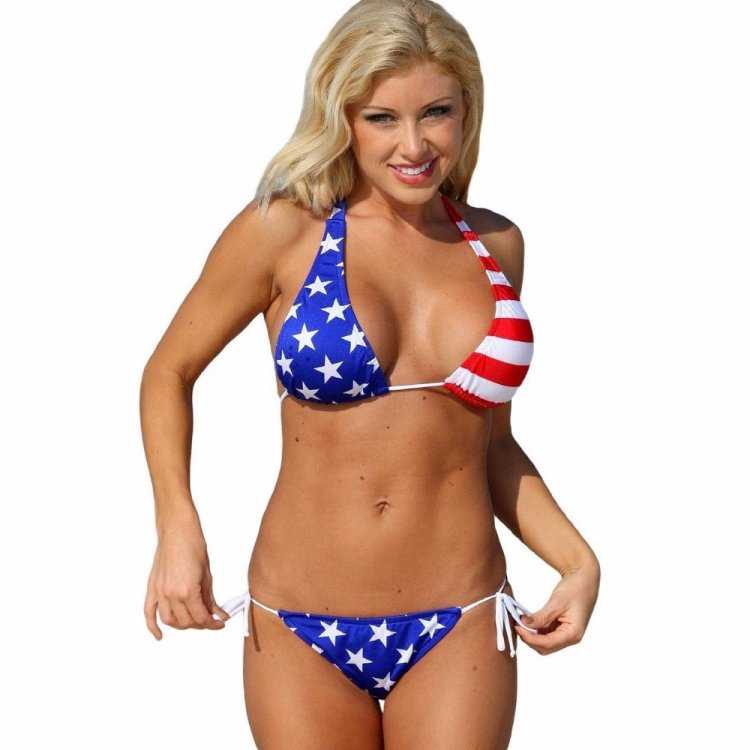 Девушка в американском купальнике