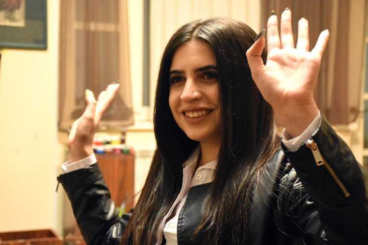 Девушка грузинка с носом27