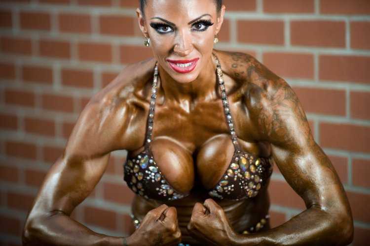 Бодибилдерша Jodie Marsh
