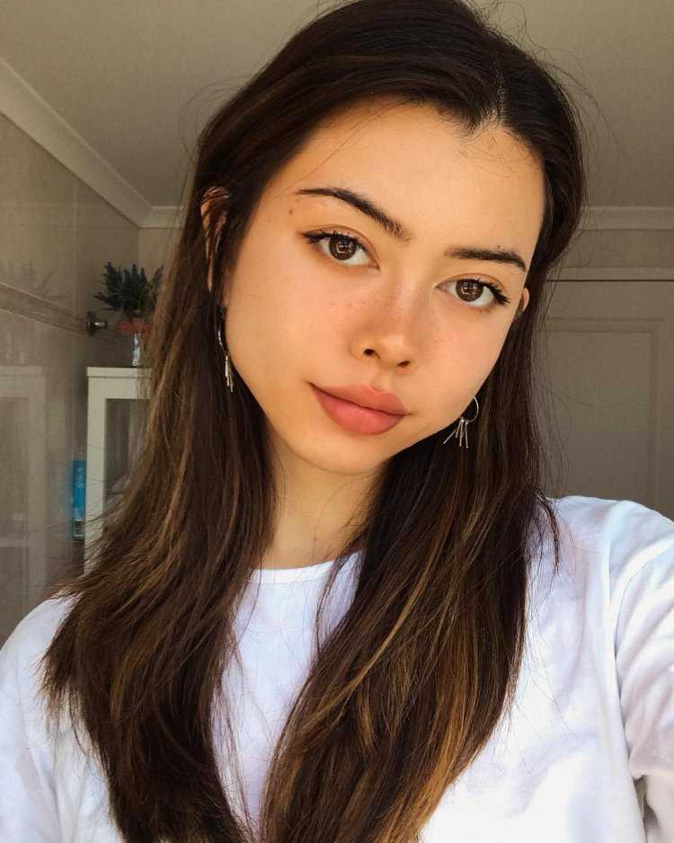 Айжан Асемова селфи