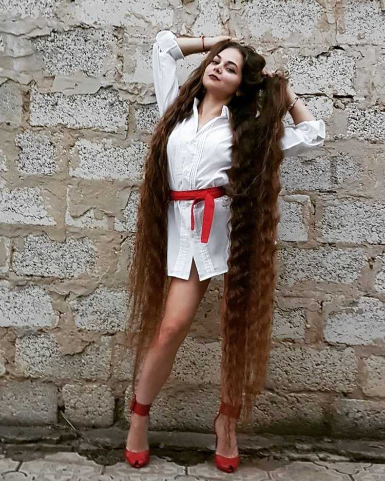 Анна Велис длинные волосы