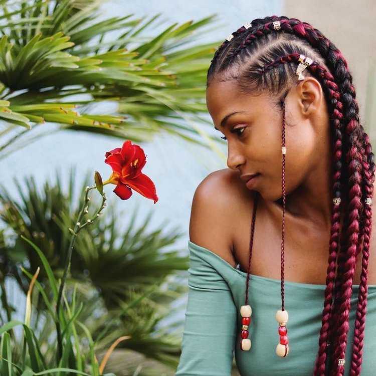 Кольца на волосах африканских косичек