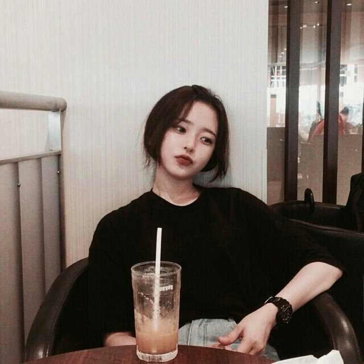 Селфи кореянок с короткими волосами