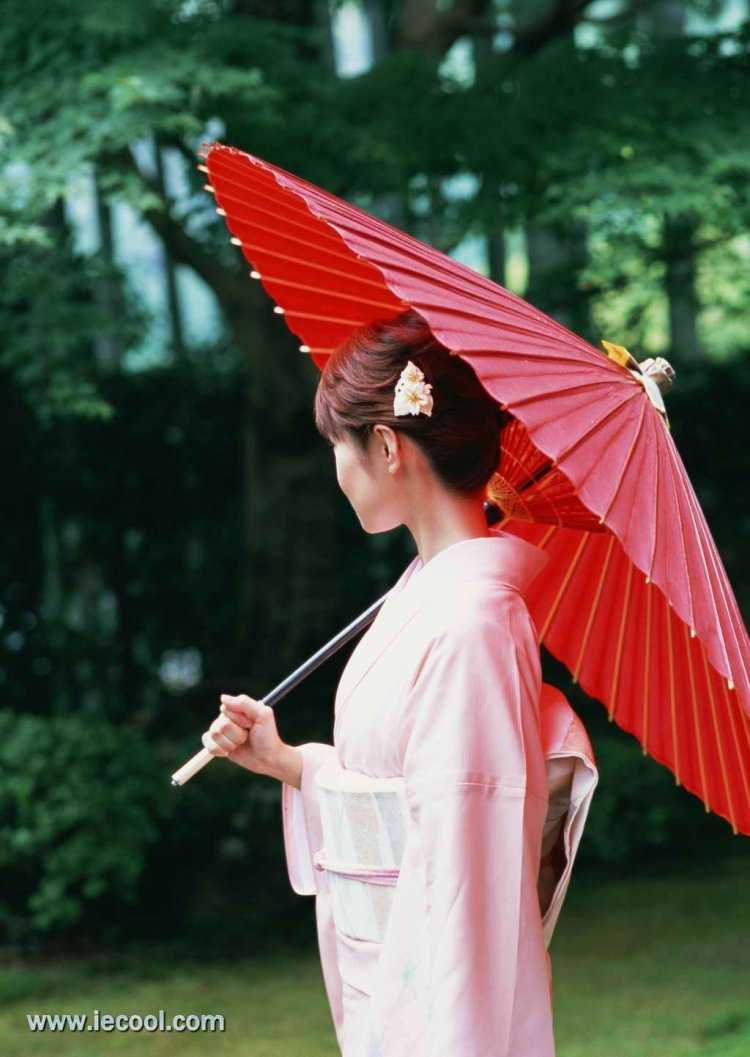 Японская девушка с зонтом