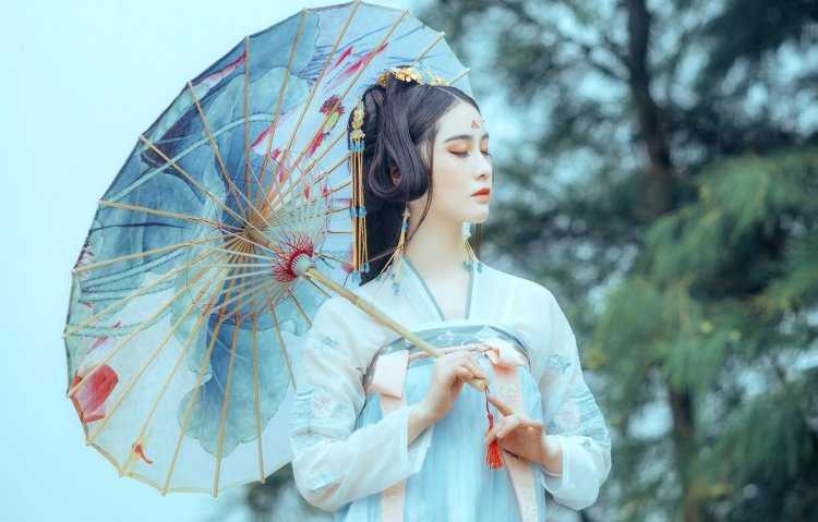 Японка с зонтиком