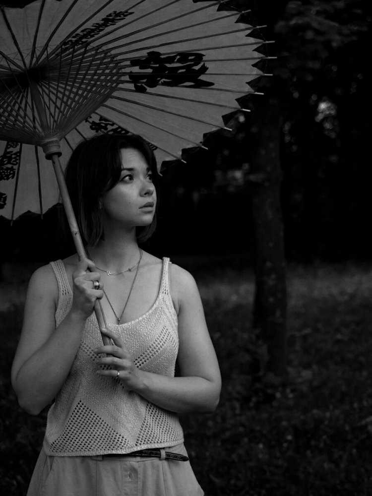 Девушка с зонтом японка15