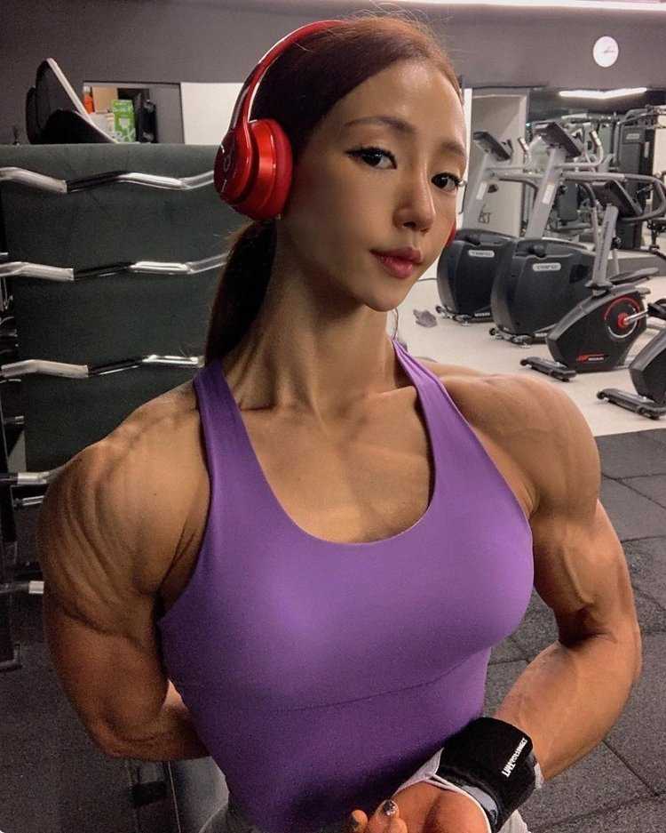 Ли Джин - фитнес тренер и модель из Южной Кореи