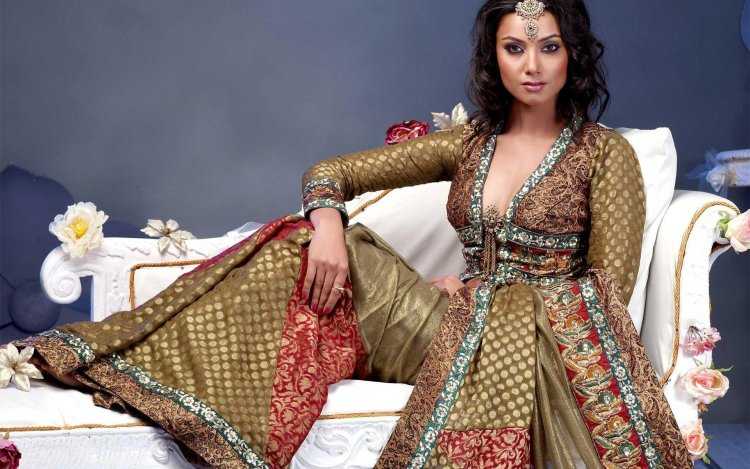 Муни Рой в Сари