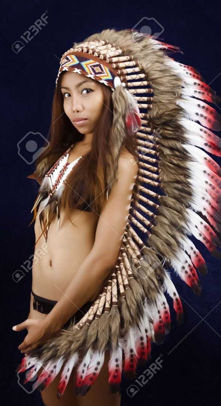 Индейские девушки в купальниках