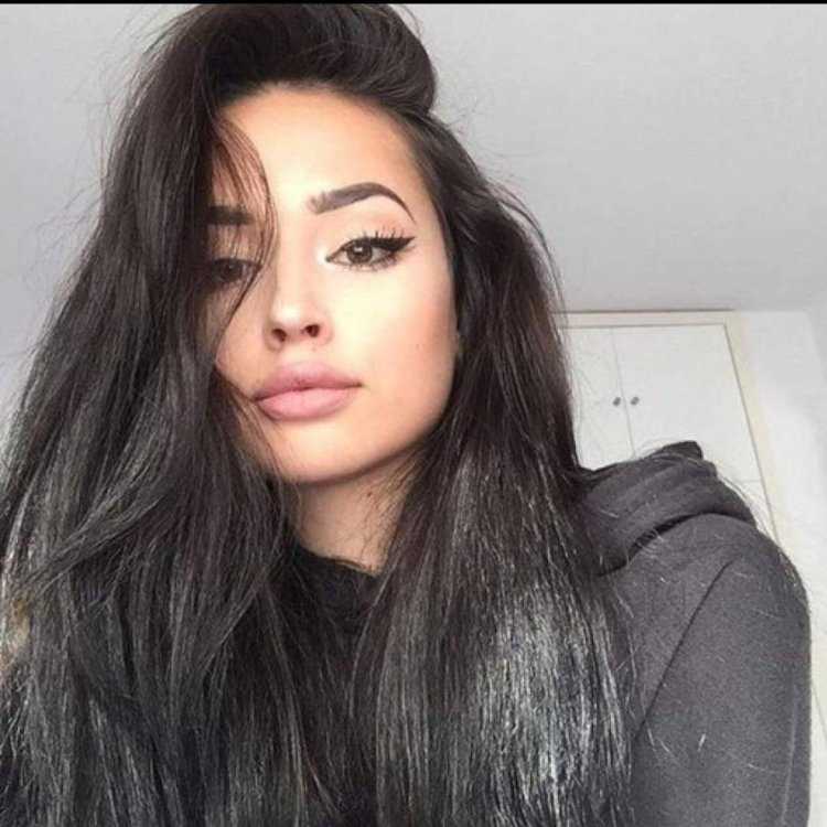 Селфи девушек с черными волосами