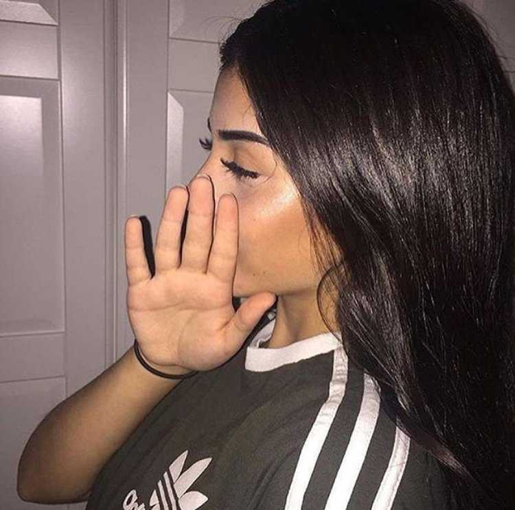 Селфи девушек с черными волосами