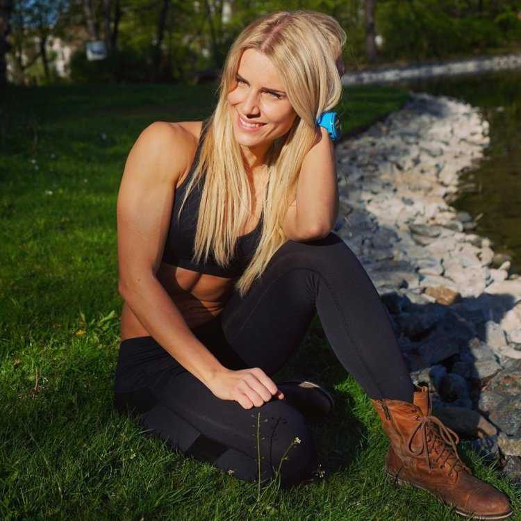 Adrienne Koleszar Полицейская