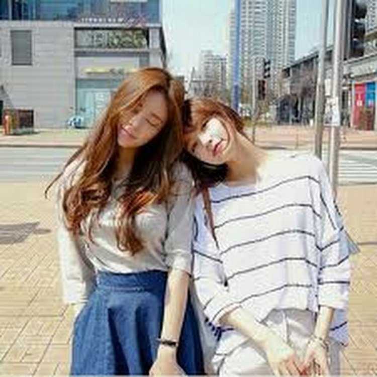 Две кореянки подруги