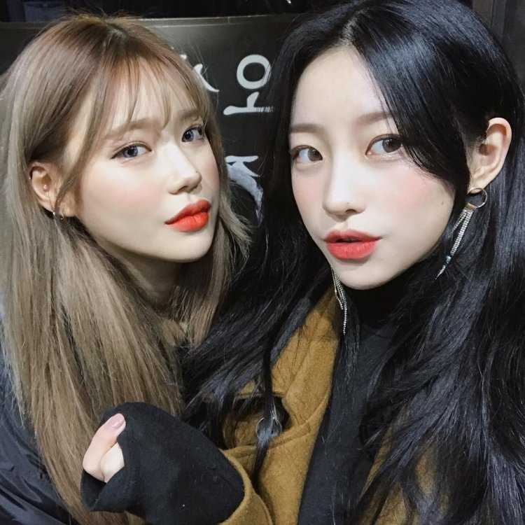 Две кореянки подруги