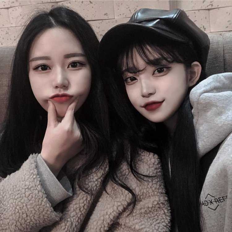 Две кореянки