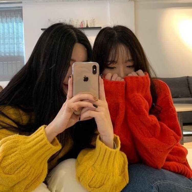 Две кореянки без лица