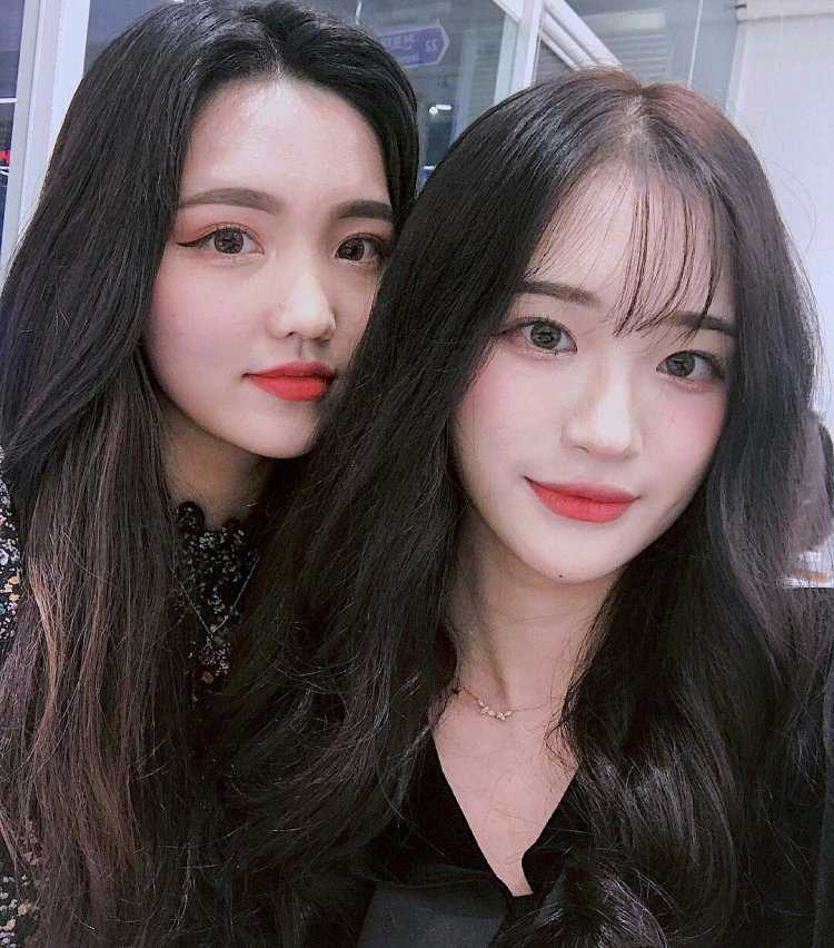 Две кореянки подруги