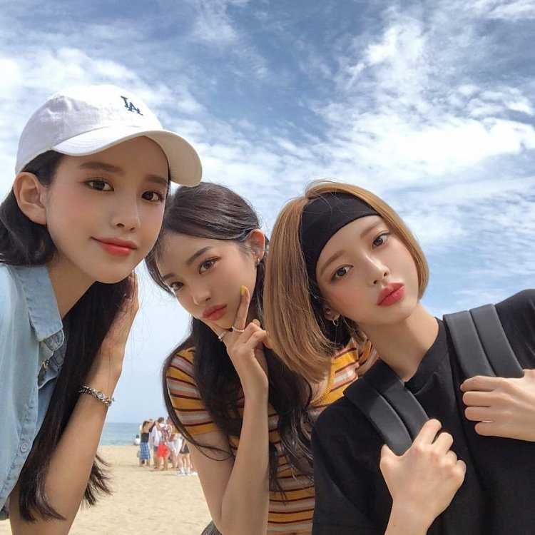 Красивые подруги корейцы