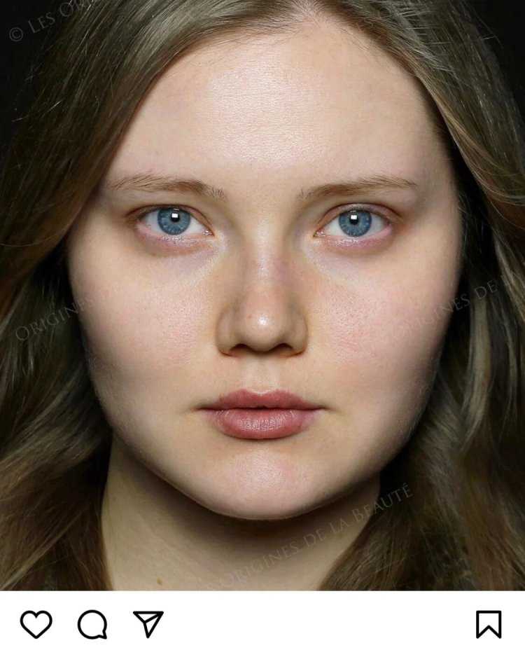 Девушка с платиновыми волосами