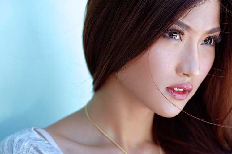 Азиатская внешность девушки