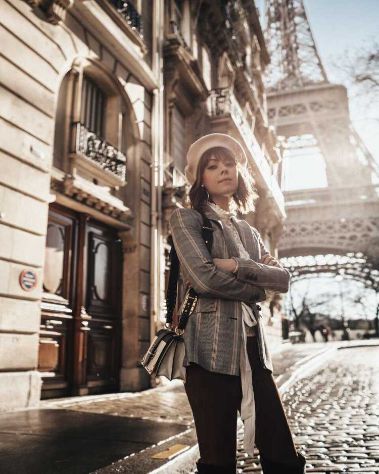 Итальянский стиль в макияже и одежде блондинки