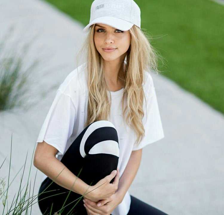 Французская модель Marie Grippon