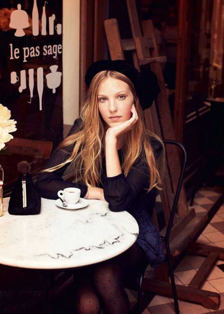Фотосессия в парижском стиле кафе