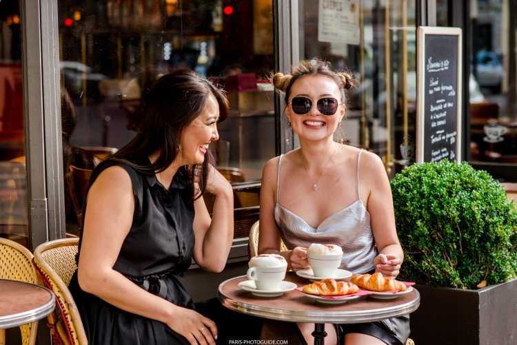 Девушка с кофе