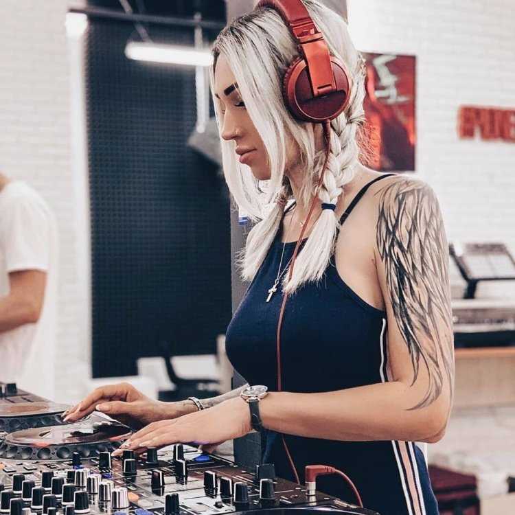 София Рябинина диджей