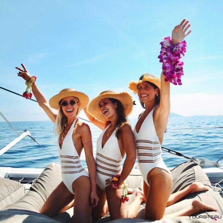 Подруги на яхте