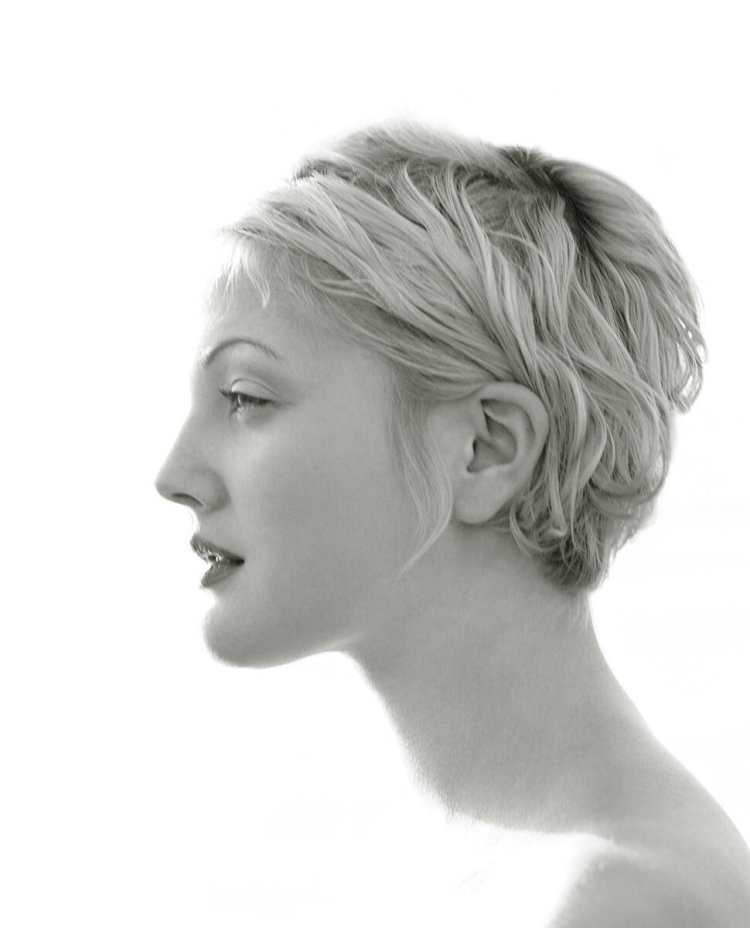 Дрю Бэрримор профиль лица