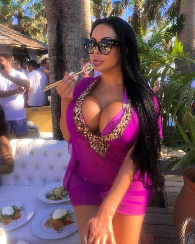 Christina travelinghoppy