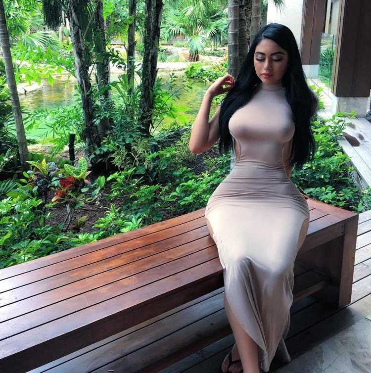 Jailyne Ojeda Ochoa в платье