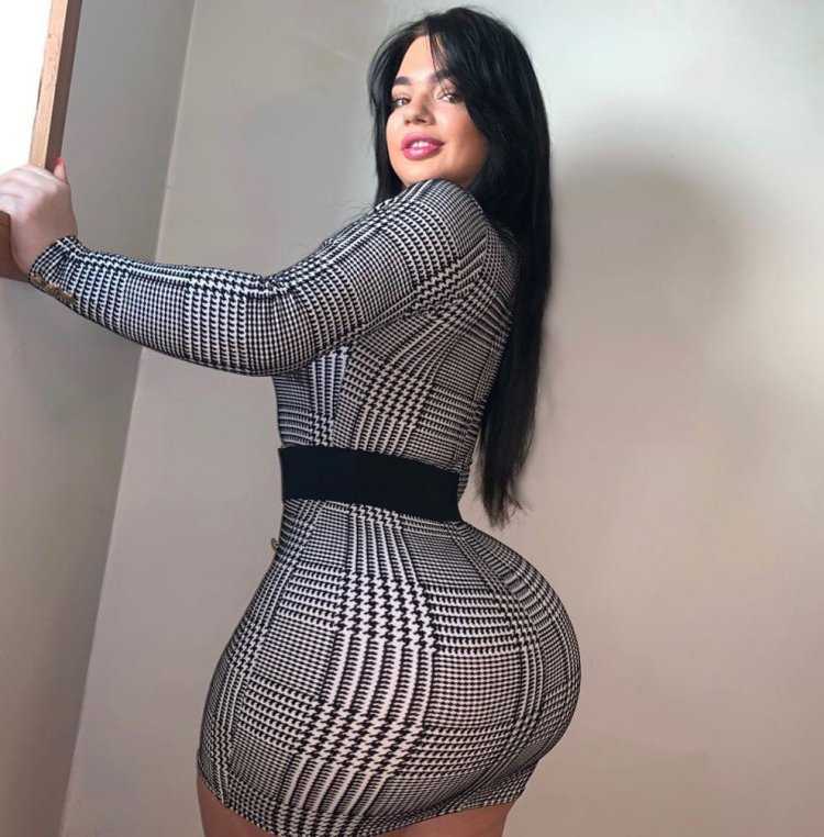 Женщины с большими ягодицами в платье