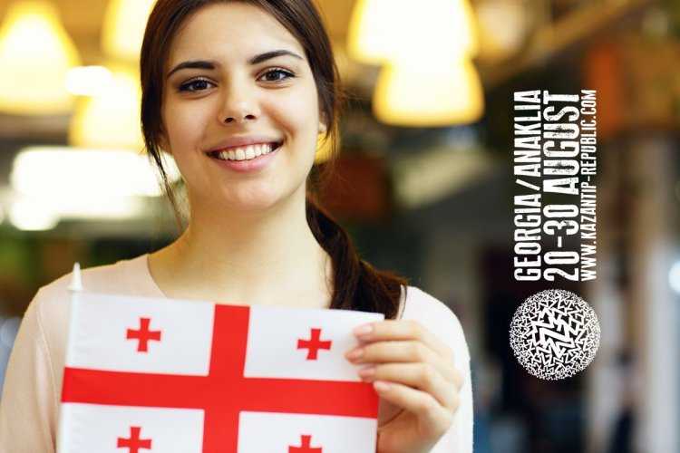 Девушка с грузинским флагом