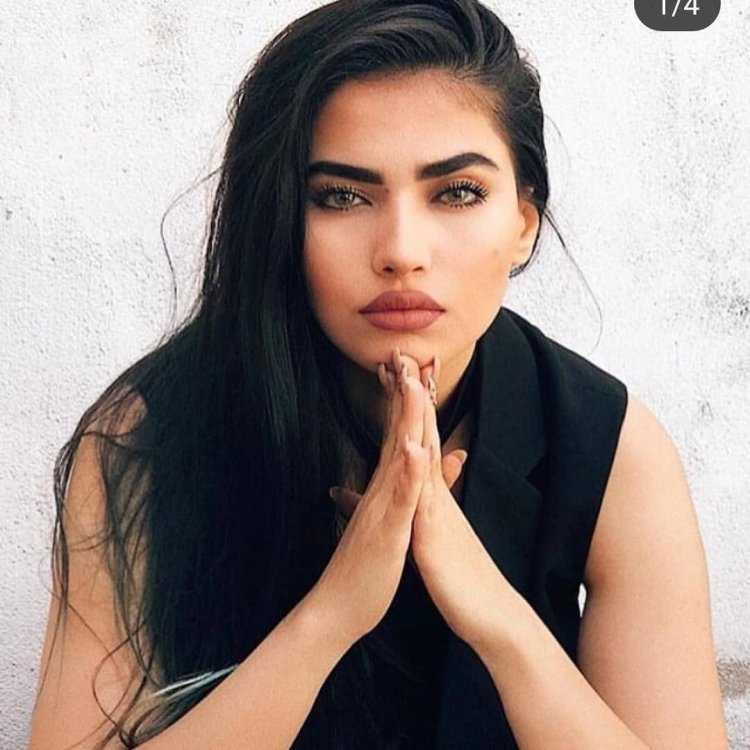 Азербайджанский блогер Айла