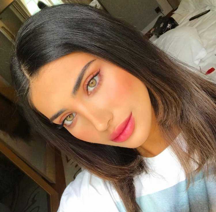 Негин Галавант 17-летняя иранка