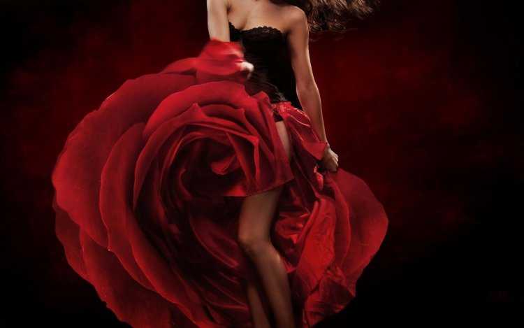 Девушка в Красном платье танцует танго