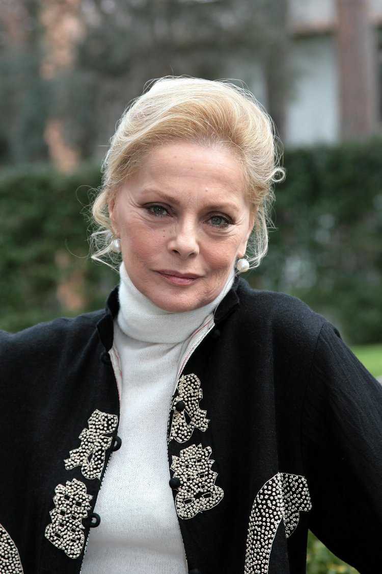 Актриса Вирна Лизи