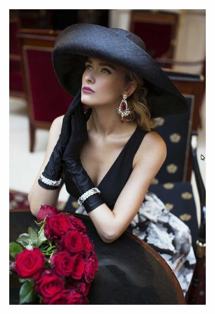 Элегантная женщина в шляпе