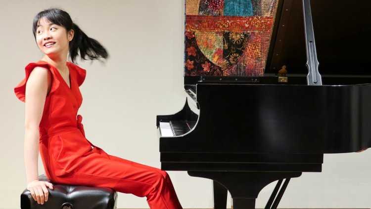 Динара Клинтон пианистка