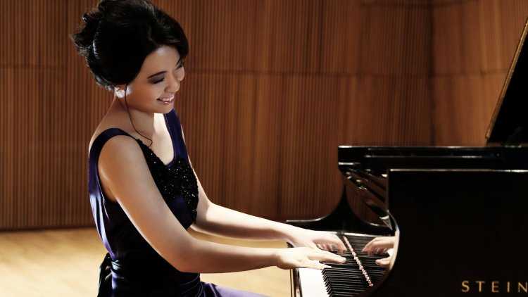 Катрин Жоли пианистка