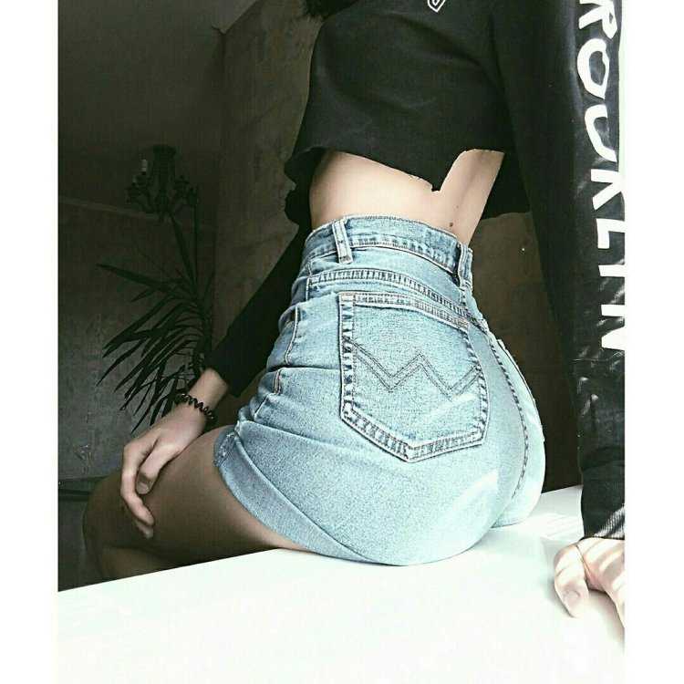 Сохры девушки в шортах