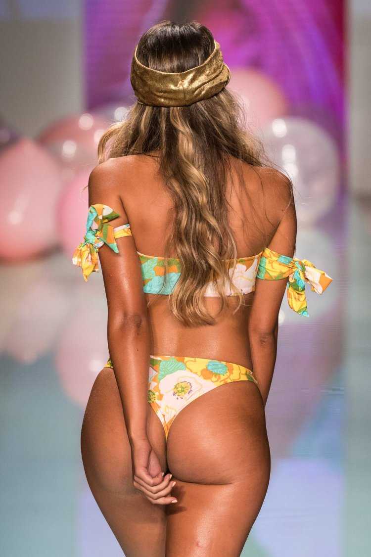 Модель Sofia Jamora