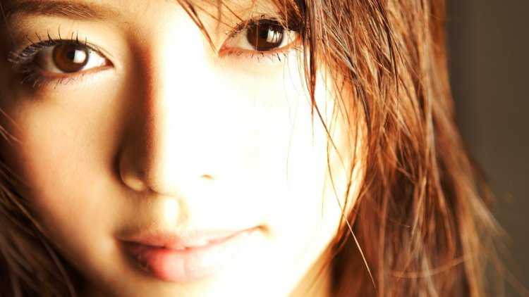 Подмигивающая девушка. Японка